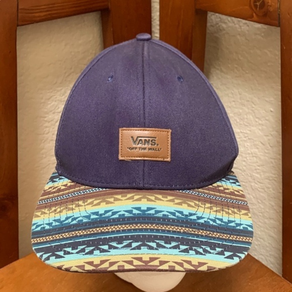 🔹Vans Logo SnapBack Adjustable Cap..